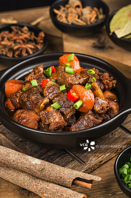 红烧牛腩煲图片素材