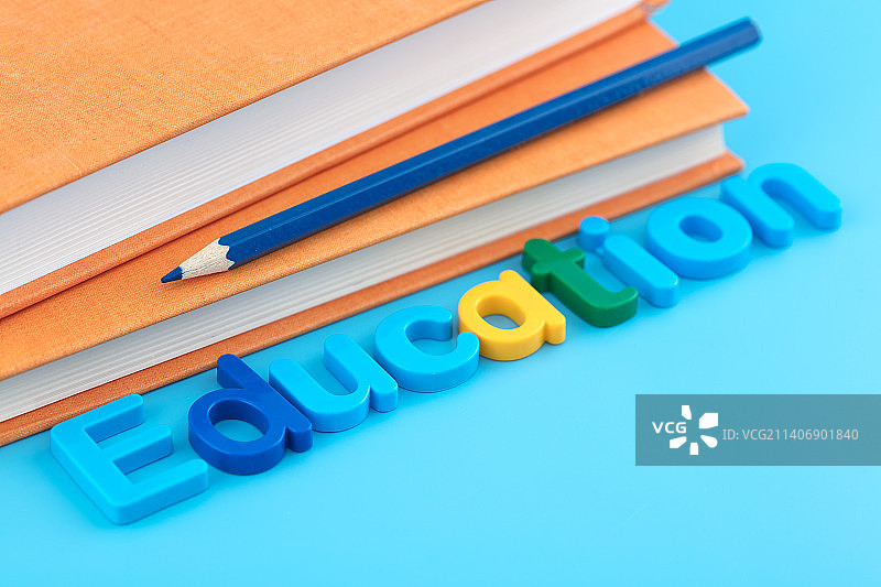 书本和铅笔及英文Education图片素材