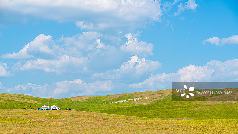 中国内蒙古锡林郭勒大草原的游牧民族图片素材