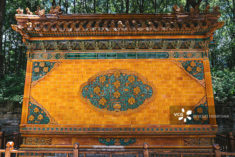 中国湖北省钟祥市明显陵明楼内的琉璃影壁图片素材