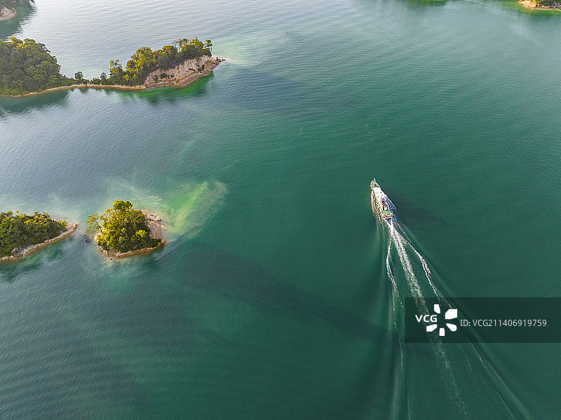 万绿湖的游船图片素材