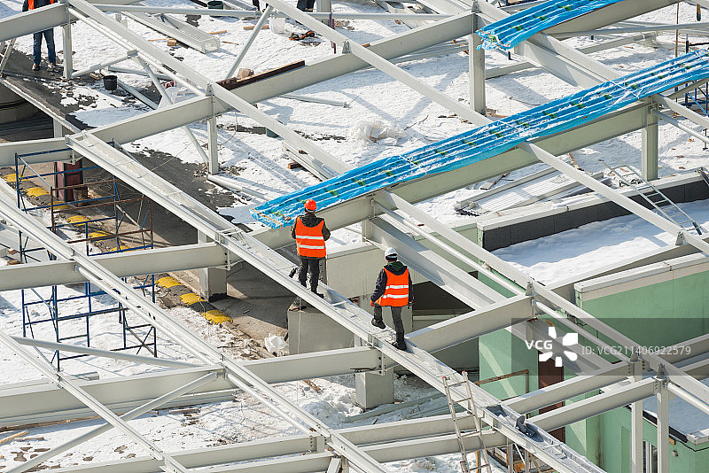 男人在工厂工作图片素材