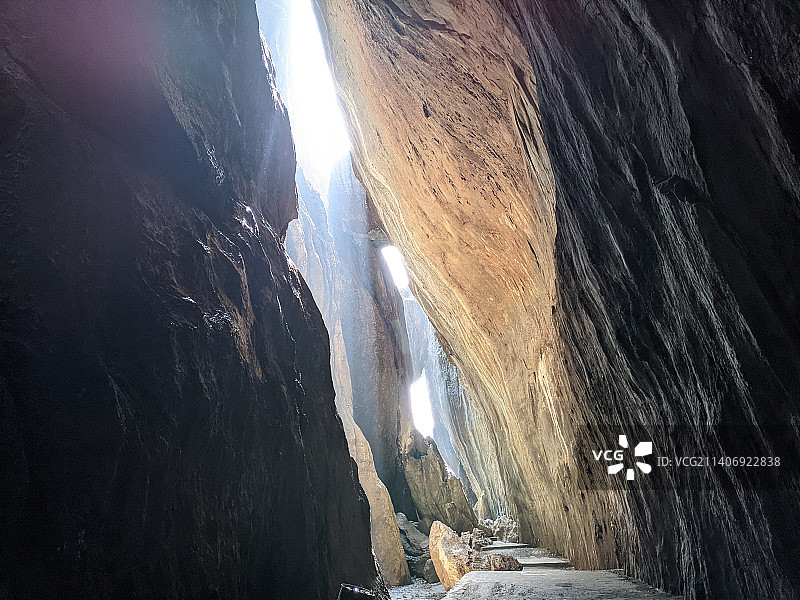 印度洞穴瀑布风光图片素材