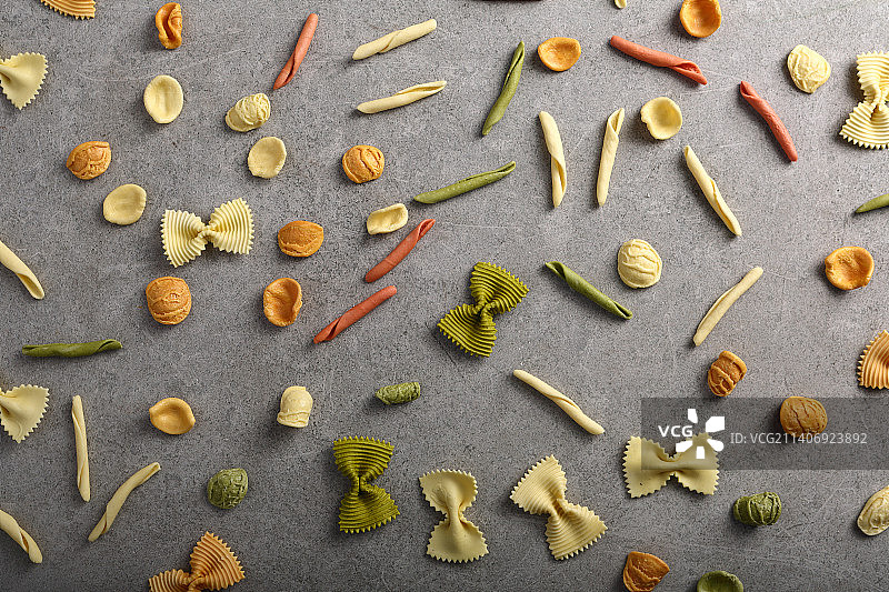 正上方的镜头食物在桌子上图片素材