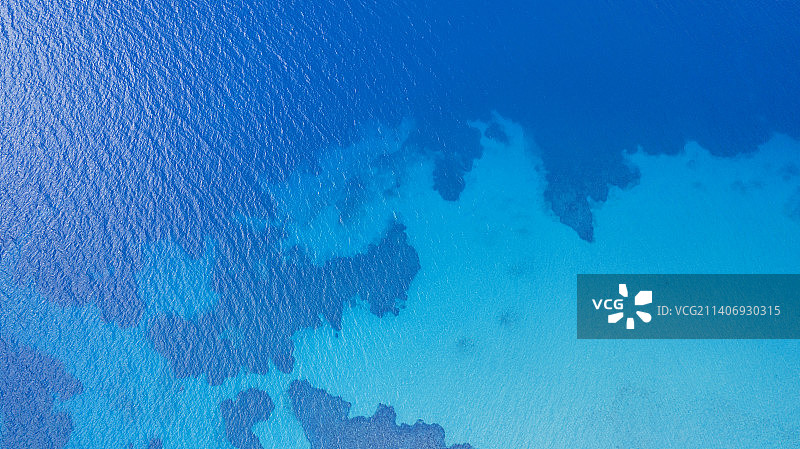 希腊蓝色大海航拍视角图片素材