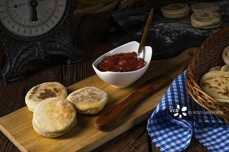 切菜板上食物的高角度视图图片素材