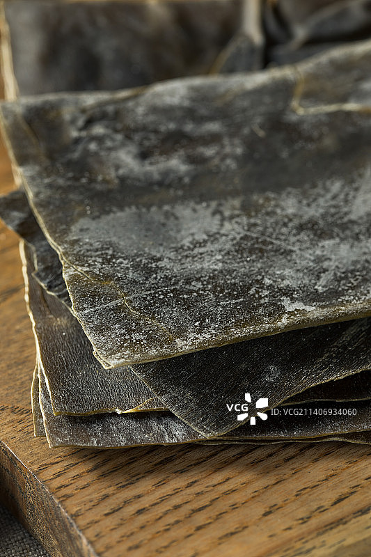 桌子上岩石特写图片素材