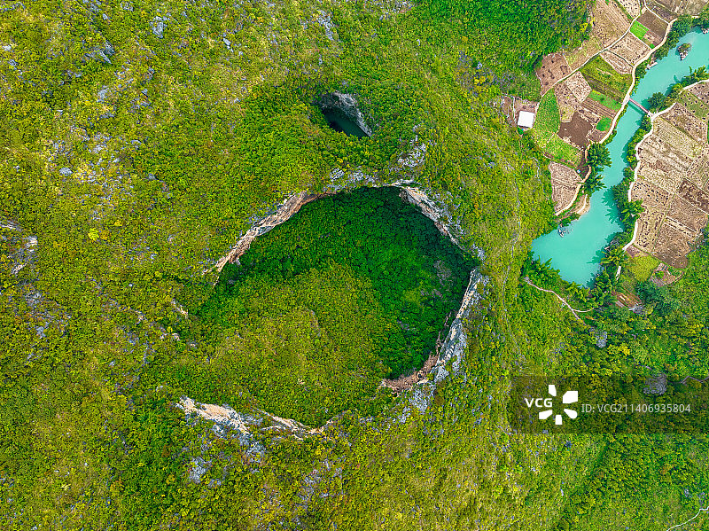 航拍贵州罗甸大小井景区的神奇喀斯特地貌图片素材
