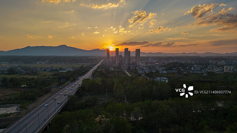 湖南小县城桃江的晚霞图片素材