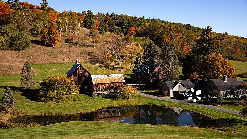 美国佛蒙特州蒙彼利埃的树木和房屋景色图片素材