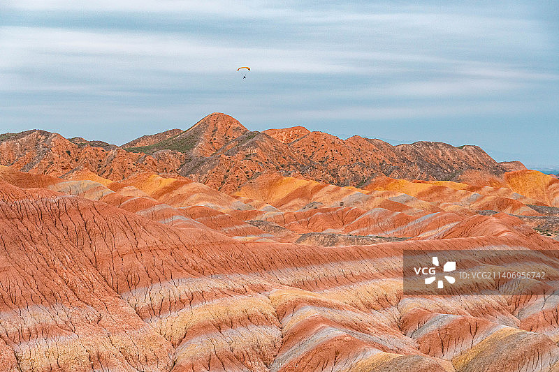 阴天的七彩丹霞一样耀眼图片素材