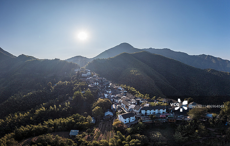 木梨硔—云上古村落图片素材