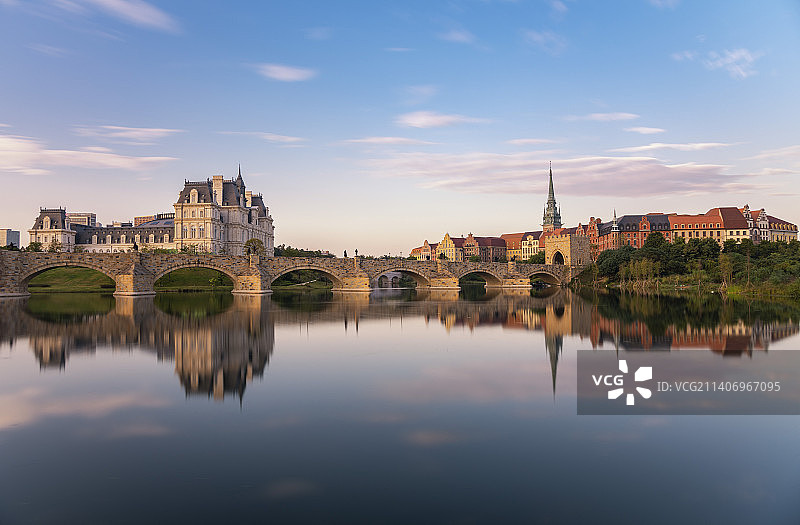 松山湖蔚蓝的天空图片素材