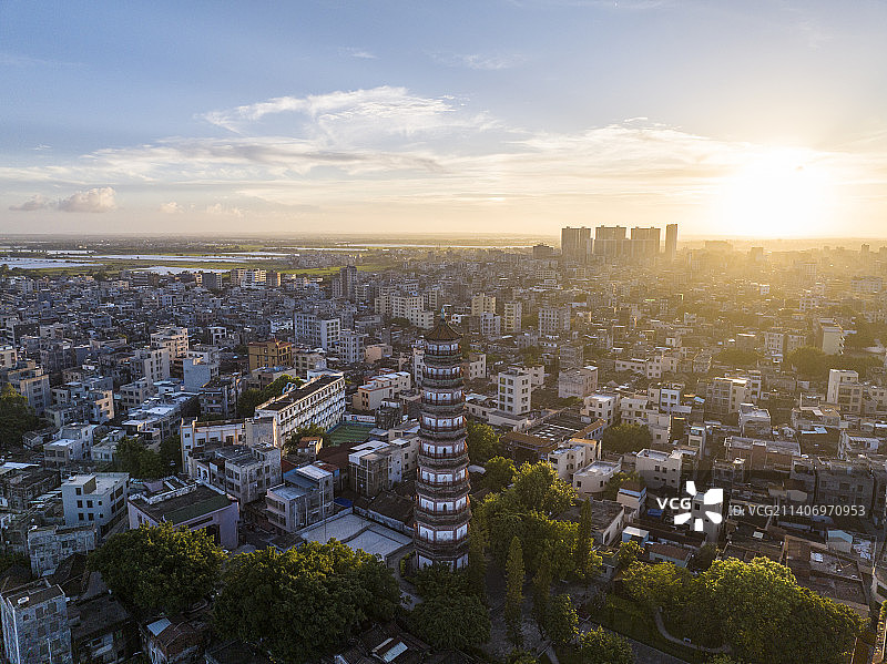 广东湛江雷州三元塔日落风光图片素材