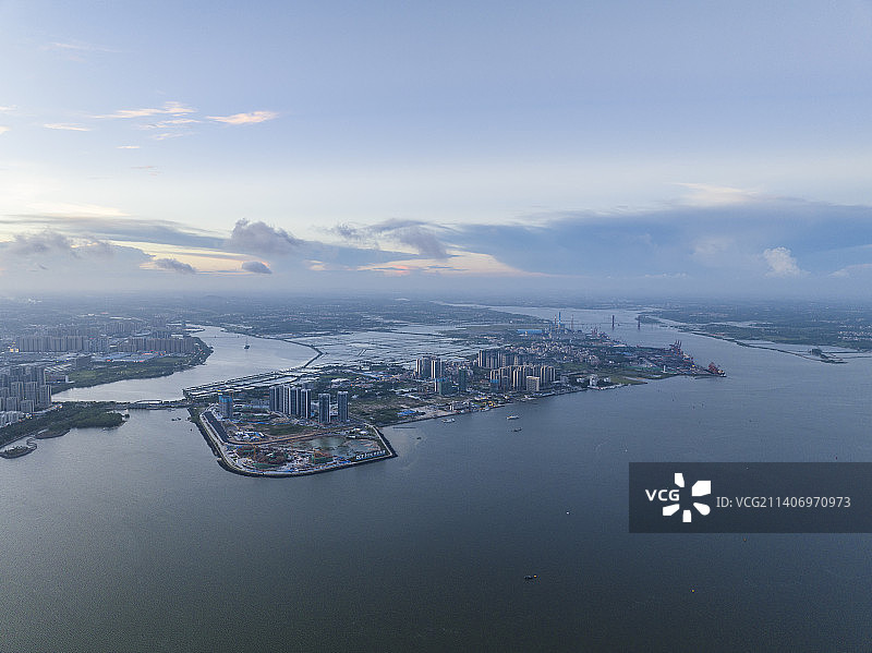 广东省湛江海湾大桥城市风光日落夜景全景图片素材