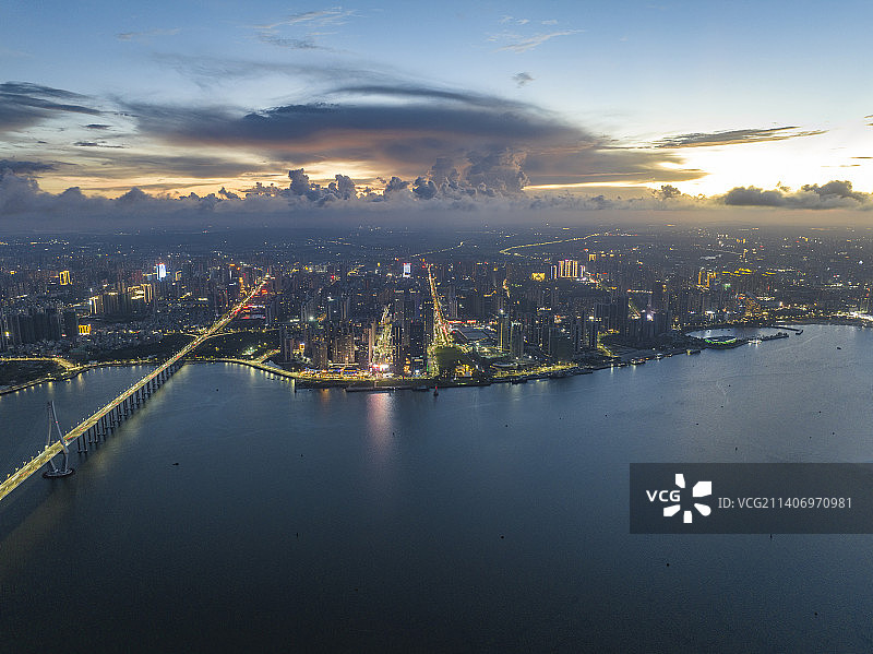 广东省湛江海湾大桥城市风光日落夜景全景图片素材