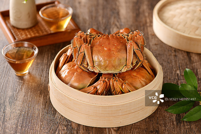 大闸蟹与黄酒图片素材
