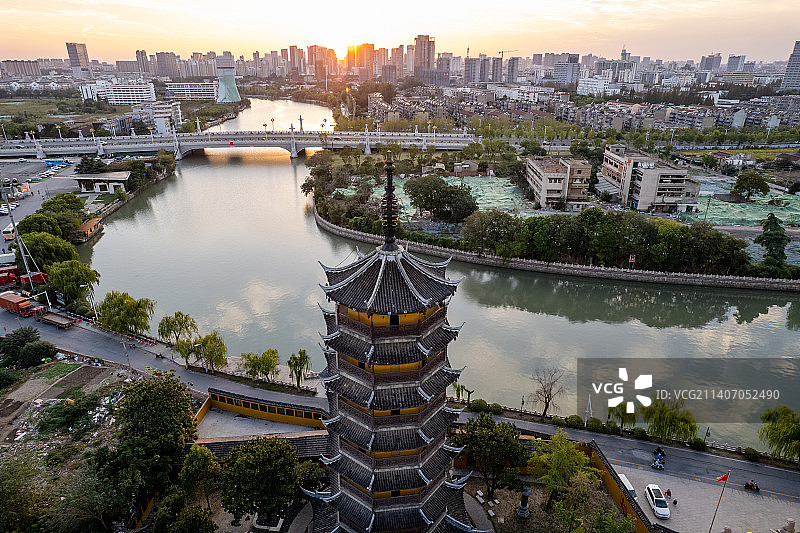 江苏扬州大运河宝塔湾和文峰塔图片素材