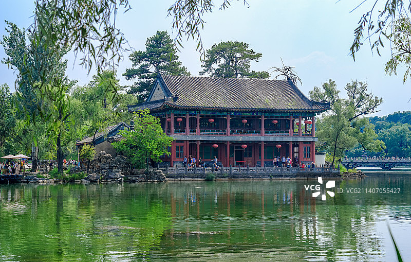 中国河北承德避暑山庄湖泊区烟雨楼图片素材