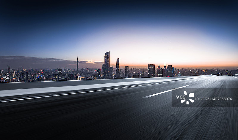 夜晚城市道路图片素材