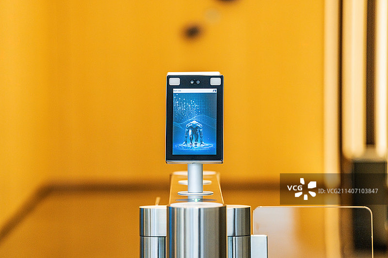 高档办公楼电梯厅人脸识别闸机特写图片素材