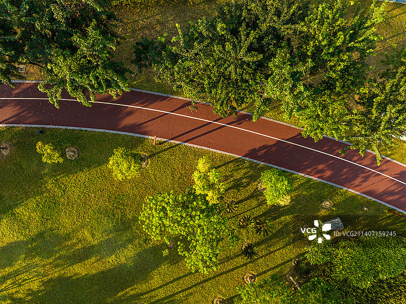 阳光跑道图片素材