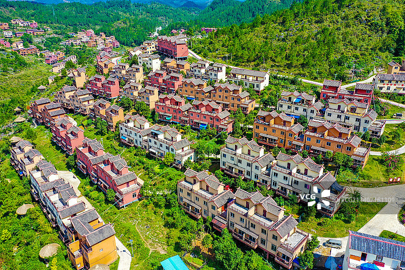 航拍广西河池南丹县歌娅思谷白裤瑶易地扶贫搬迁村寨图片素材