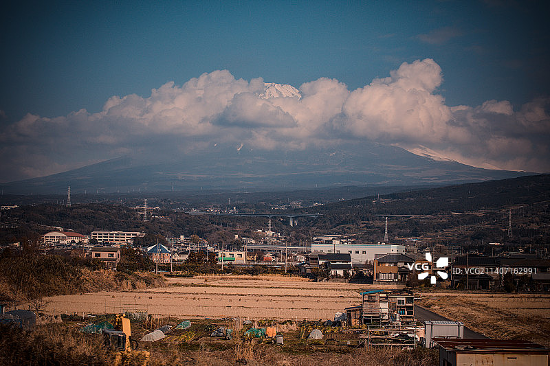 日本山梨县静冈县的富士山风光图片素材