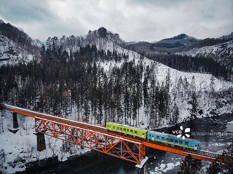 日本秋田县秋田内陆线航拍图片素材