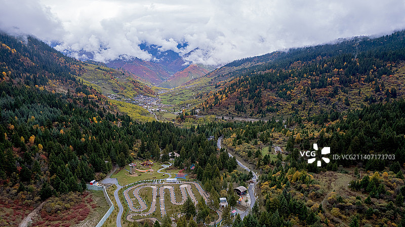 四川九寨沟九寨鲁能胜地九寨沟丽思卡尔顿隐世酒店图片素材