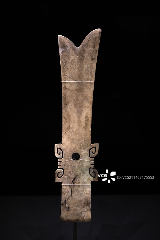 四川广汉三星堆遗址博物馆玉璋图片素材