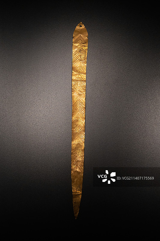 四川广汉三星堆遗址博物馆金箔鱼形饰图片素材