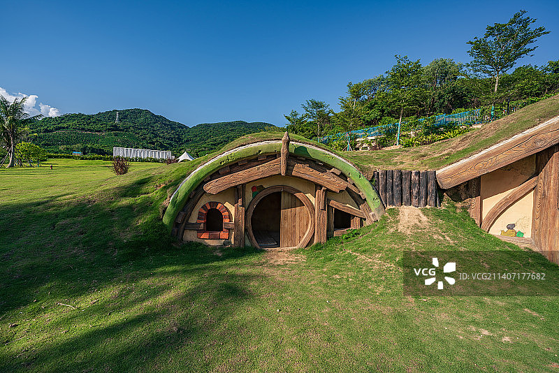 霍比特人小屋、草地、草坪、蓝天、户外图片素材