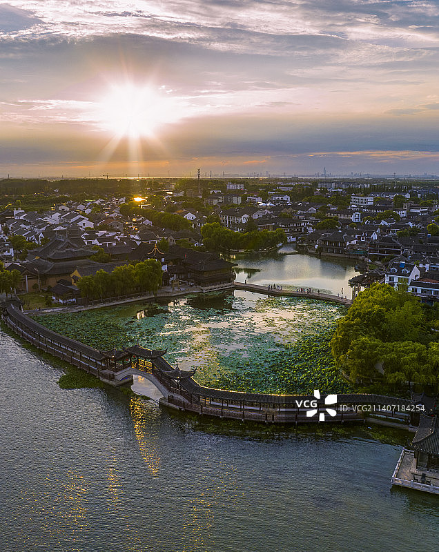 夕阳下的昆山锦溪古镇图片素材
