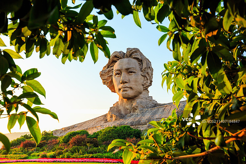 长沙 橘子洲 桂花 簇拥 伟人 毛泽东 毛主席 青年 雕塑图片素材
