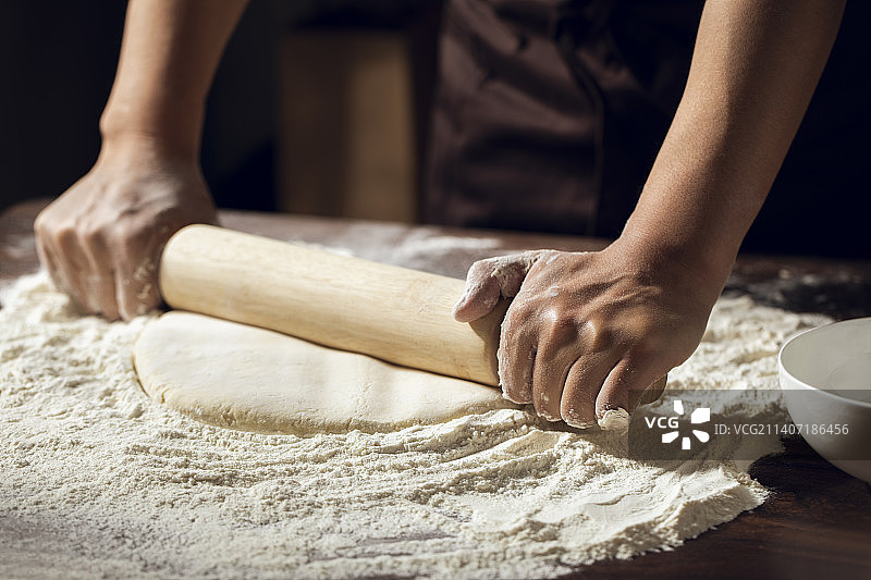 厨师做手擀面图片素材