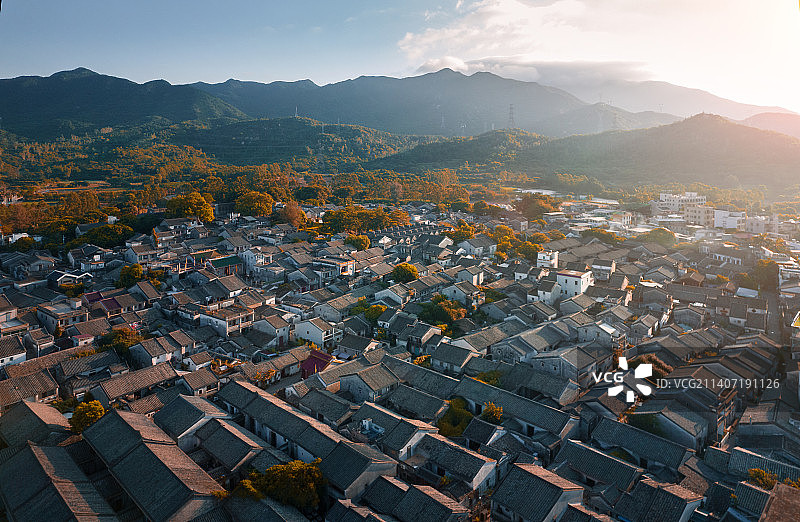 深圳大鹏古城清晨航拍全景图片素材