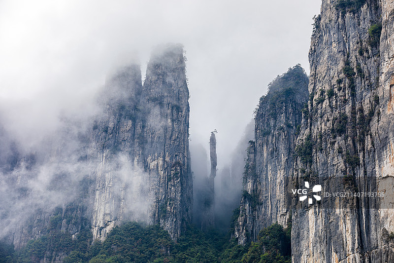 恩施大峡谷云雾、一炷香星空星轨、朝天笋朝东岩风光图片素材