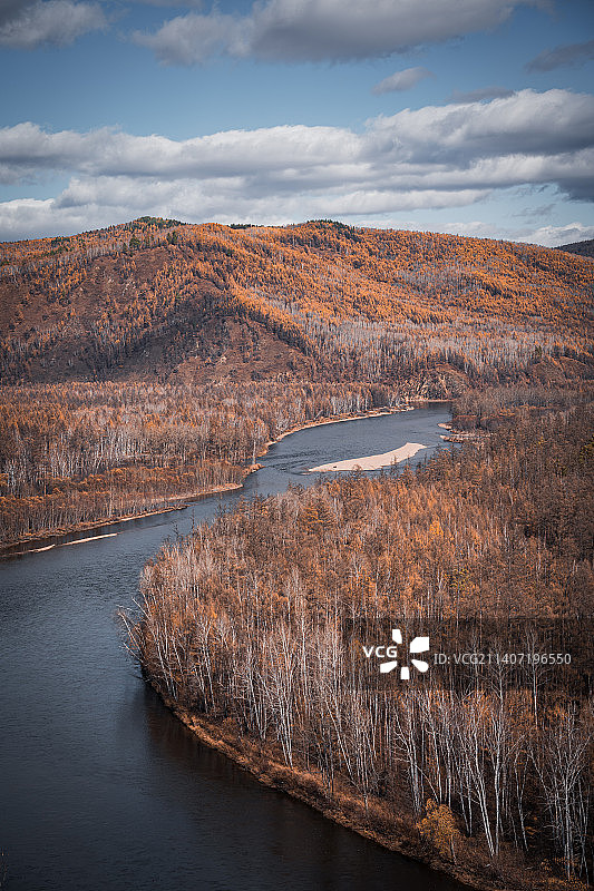 秋季的呼伦贝尔阿尔山森林草原河流景色图片素材