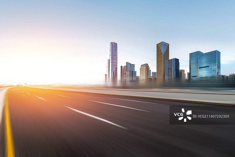 穿过贵阳CBD的高速公路图片素材