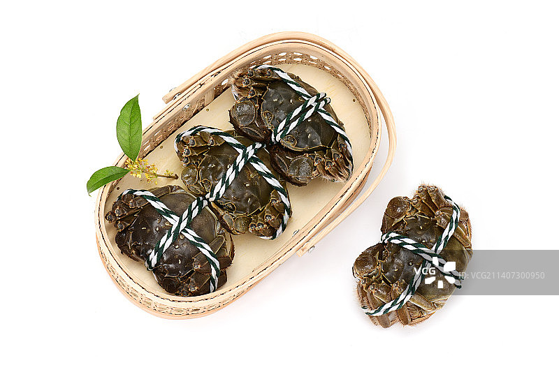 装在篮子里的大闸蟹图片素材