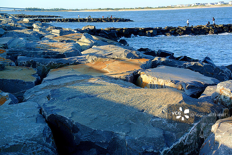 美国新泽西州大西洋城海滩岩石高角度景观图片素材