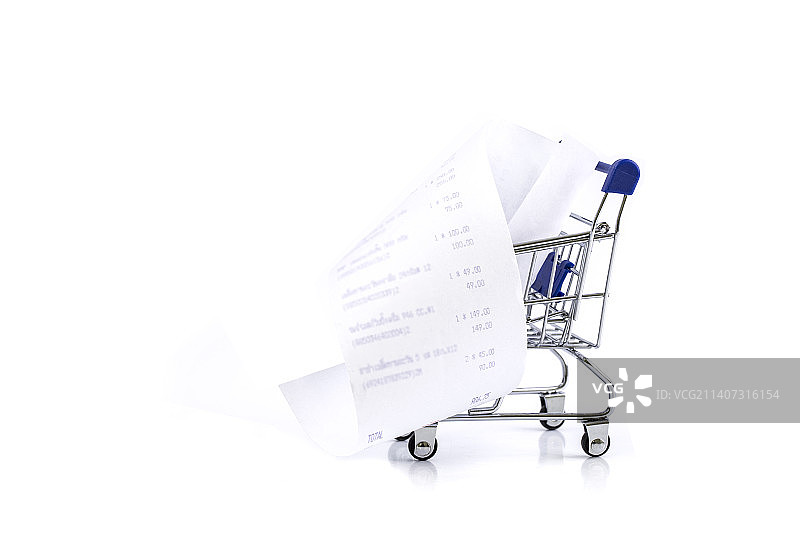 带有收据的购物车，白色背景图片素材