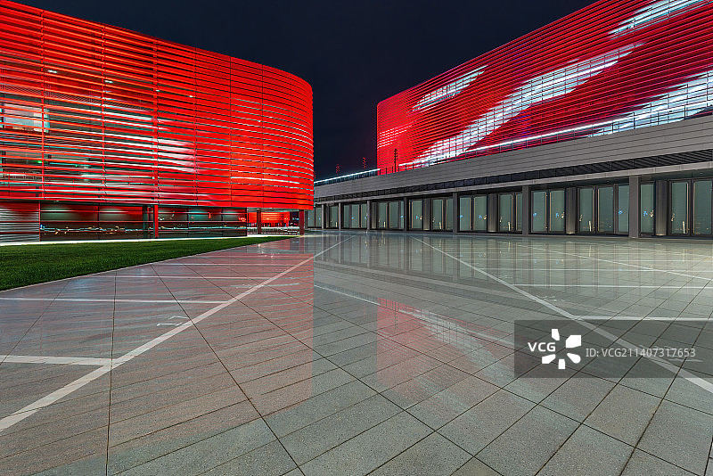 红色元素建筑广场灯光秀倒影夜景图片素材