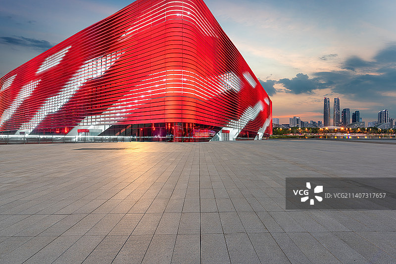 红色元素建筑广场灯光秀夜景图片素材