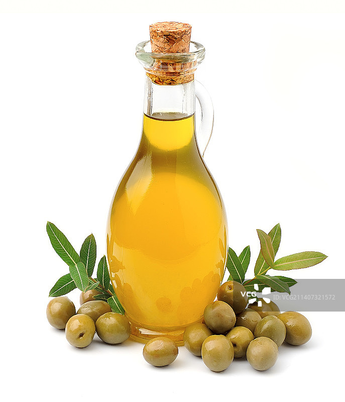 橄榄和一瓶橄榄油图片素材