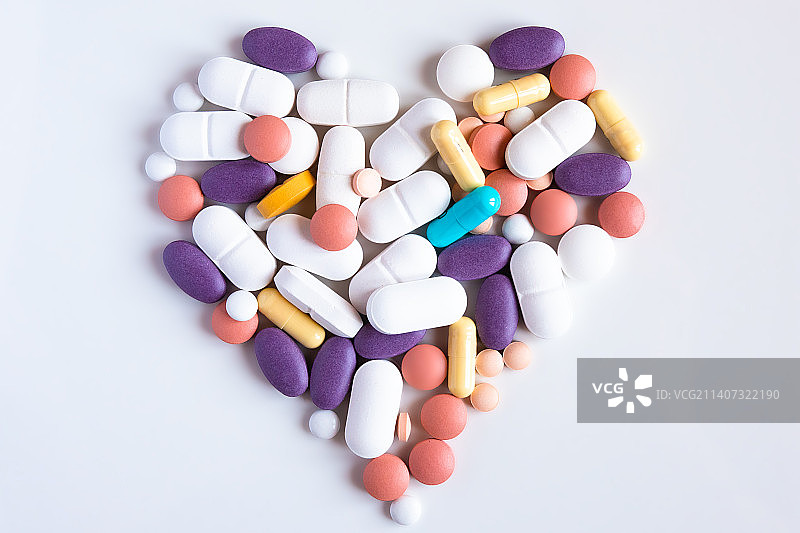 白色背景上的药房，药丸和胶囊图片素材