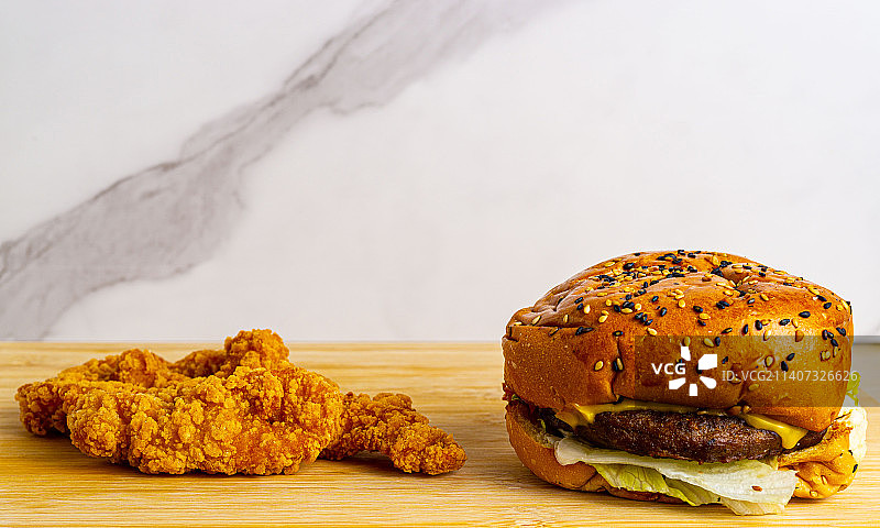 桌上汉堡特写图片素材