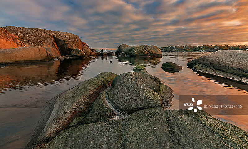 挪威斯塔avern海边日落岩石全景图片素材
