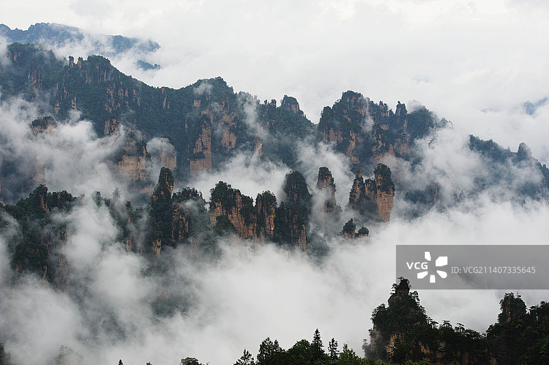 天子山烟雨图片素材